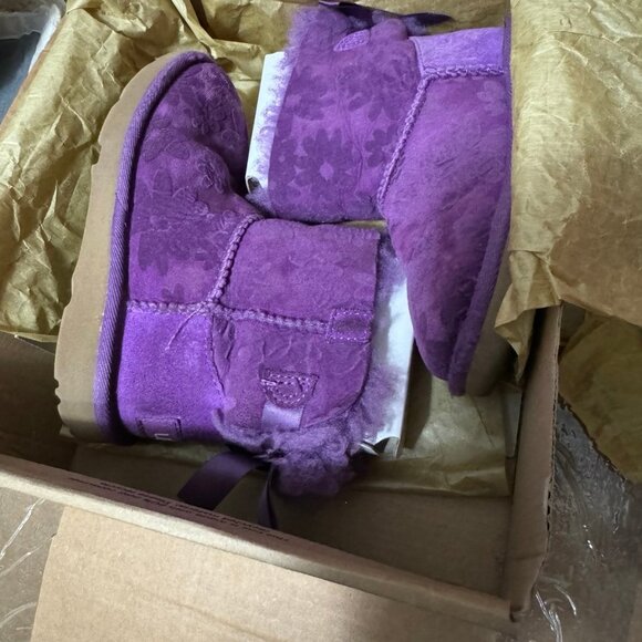 UGG Boots for Girls Size 10 - Picture 1 of 4